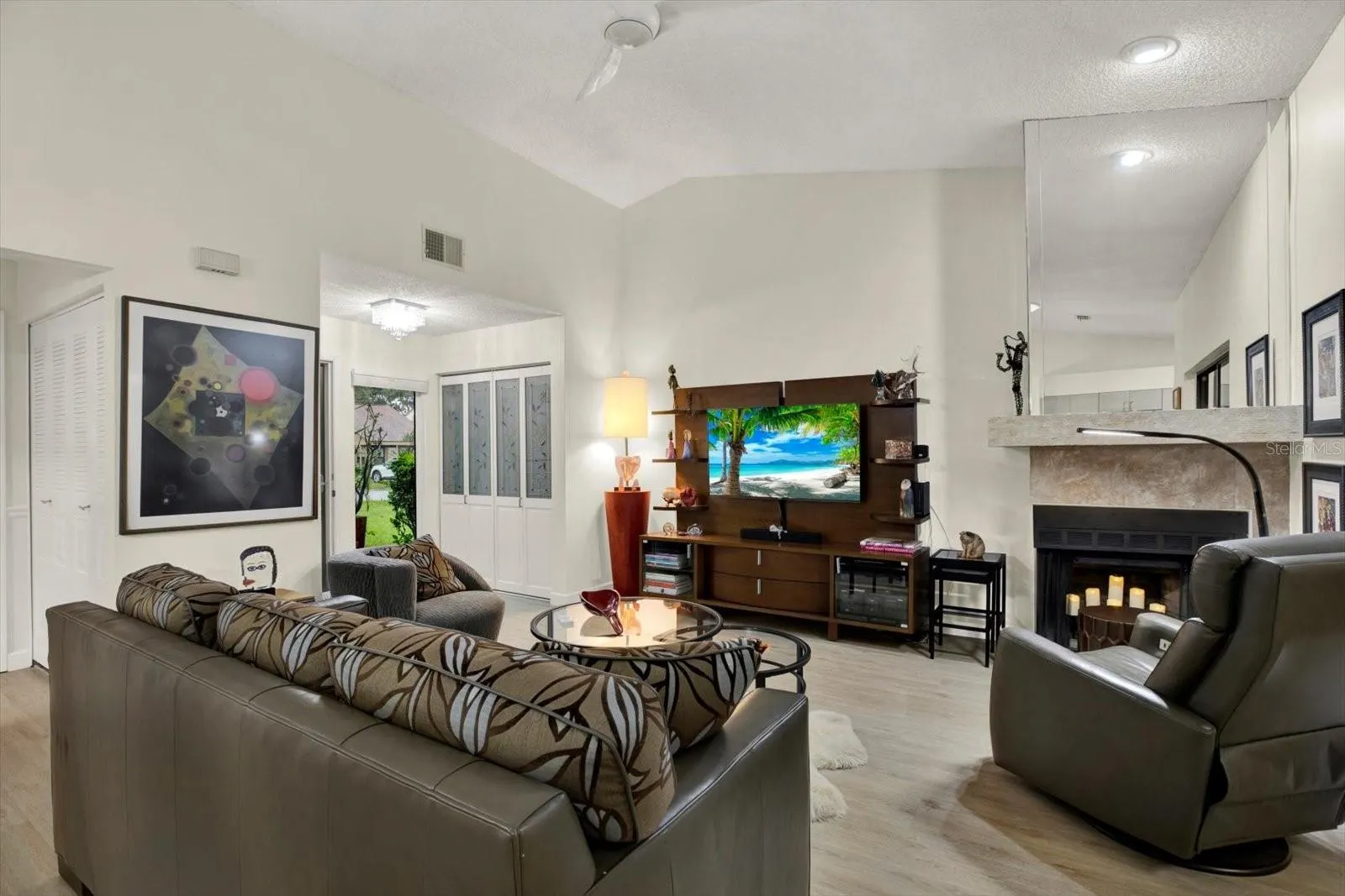 3433 HILLMOOR DR