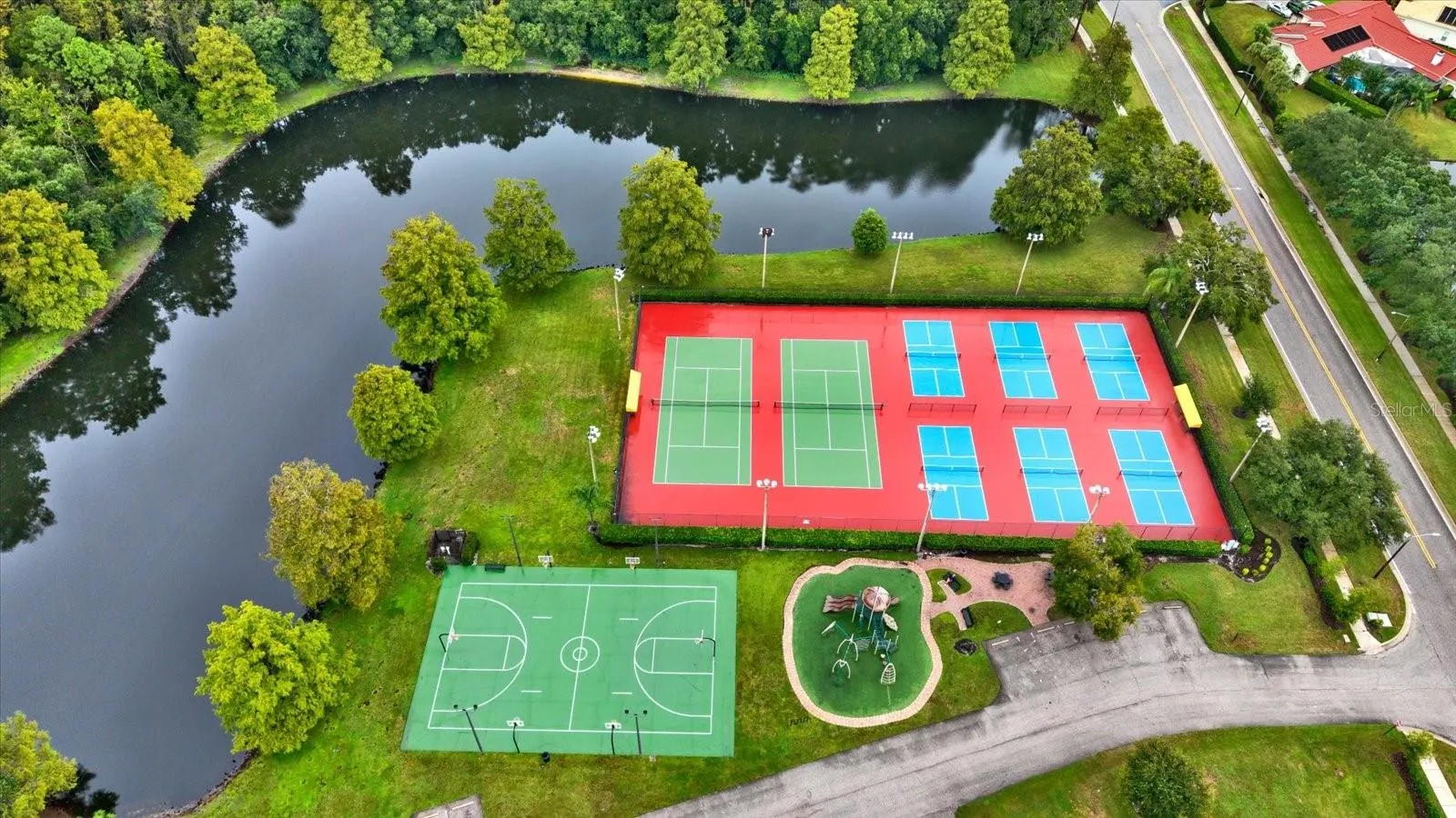 3433 HILLMOOR DR