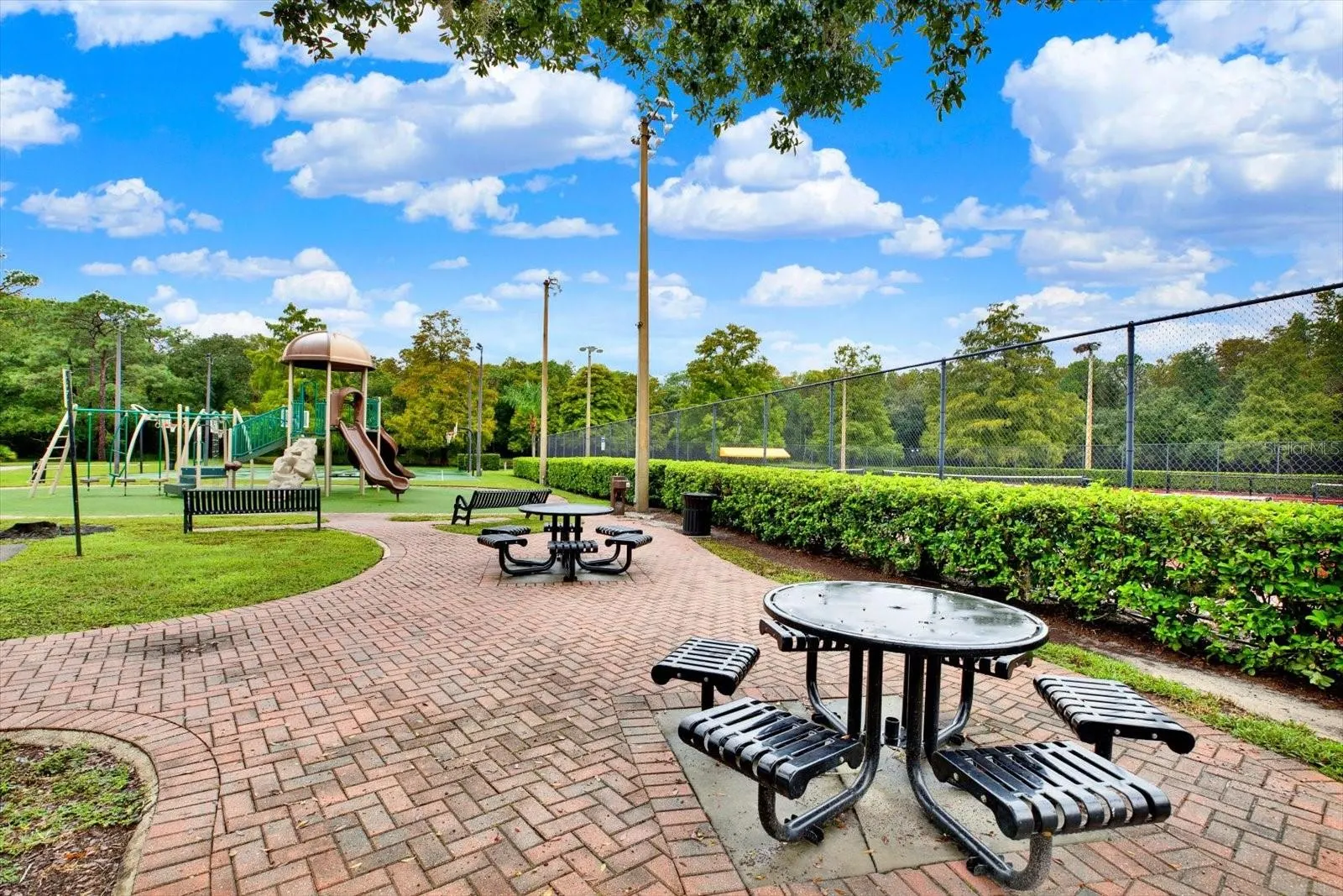 3433 HILLMOOR DR