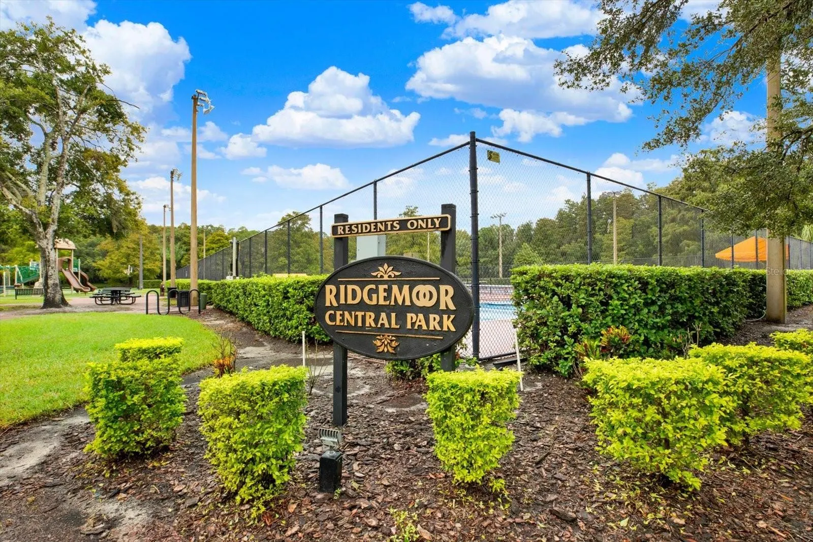 3433 HILLMOOR DR