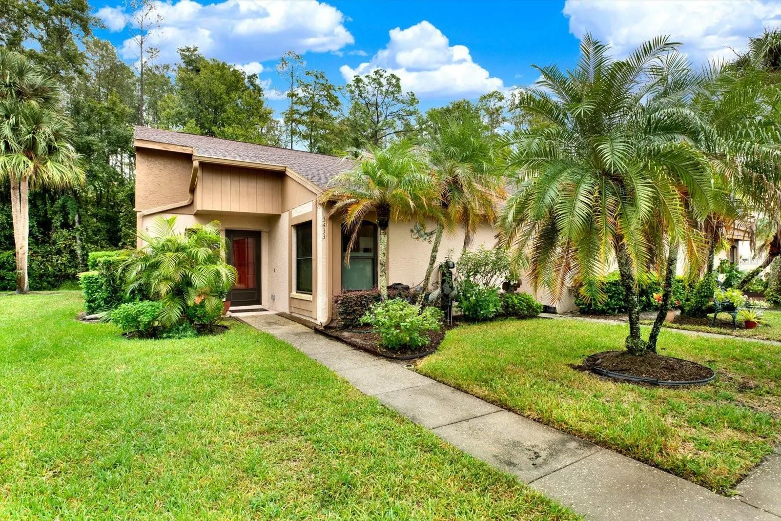 3433 HILLMOOR DR