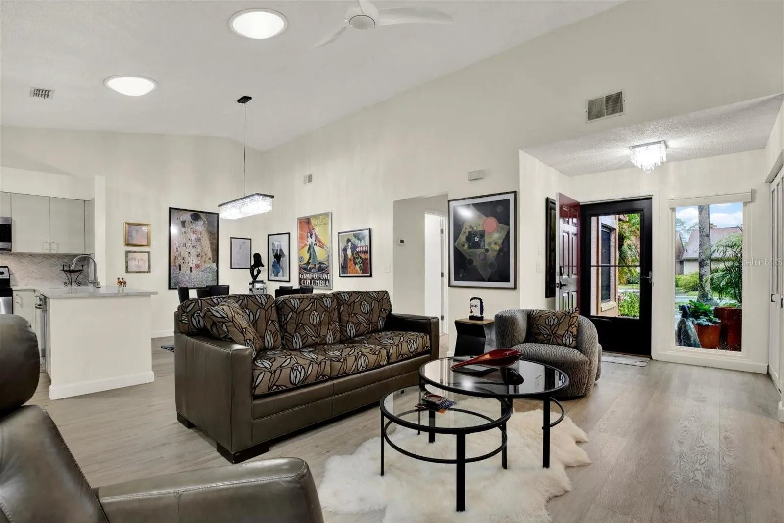 3433 HILLMOOR DR