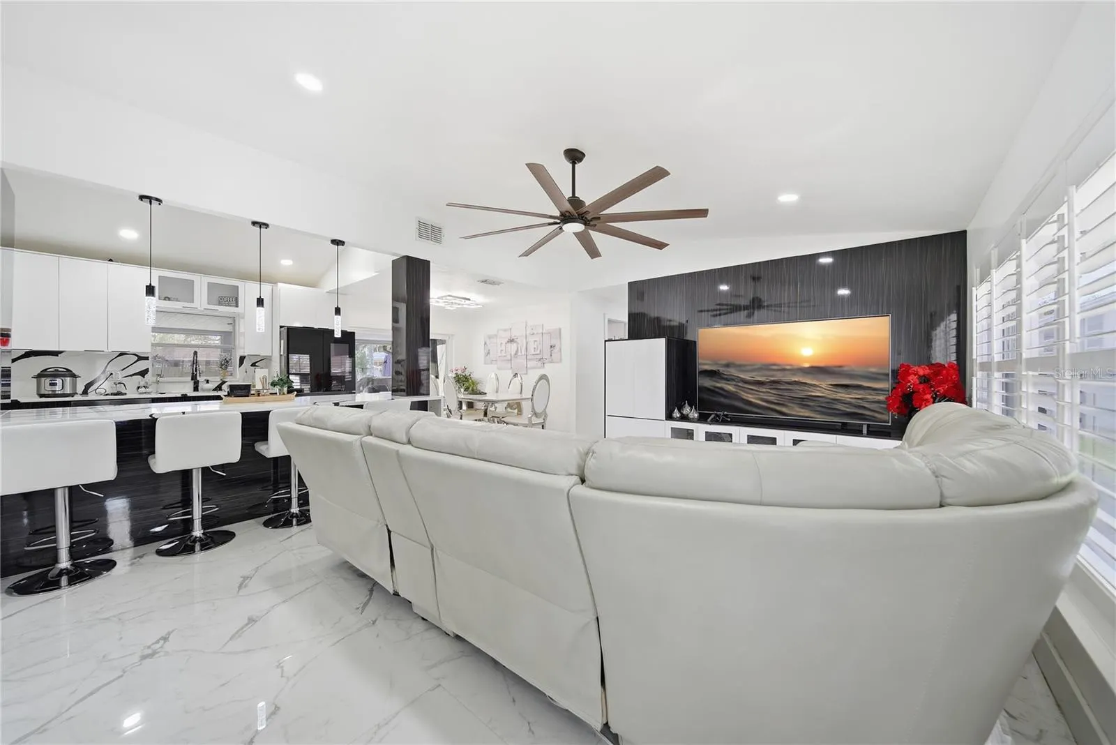4916 HI VISTA CIR