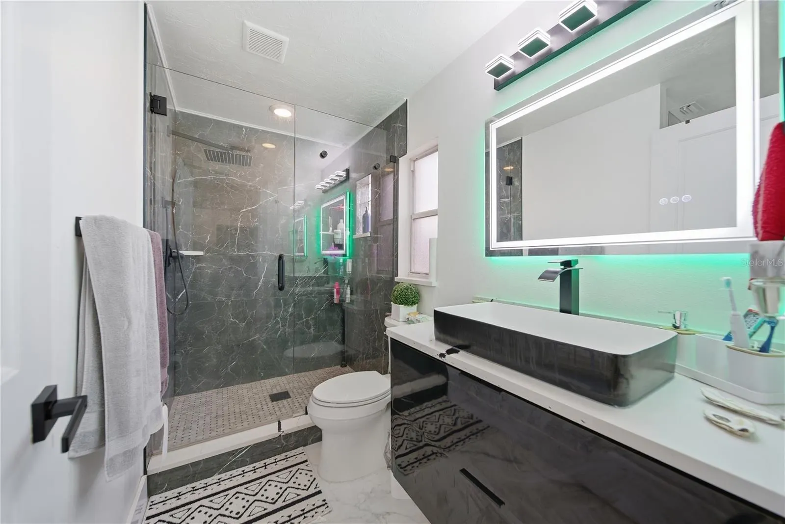 4916 HI VISTA CIR
