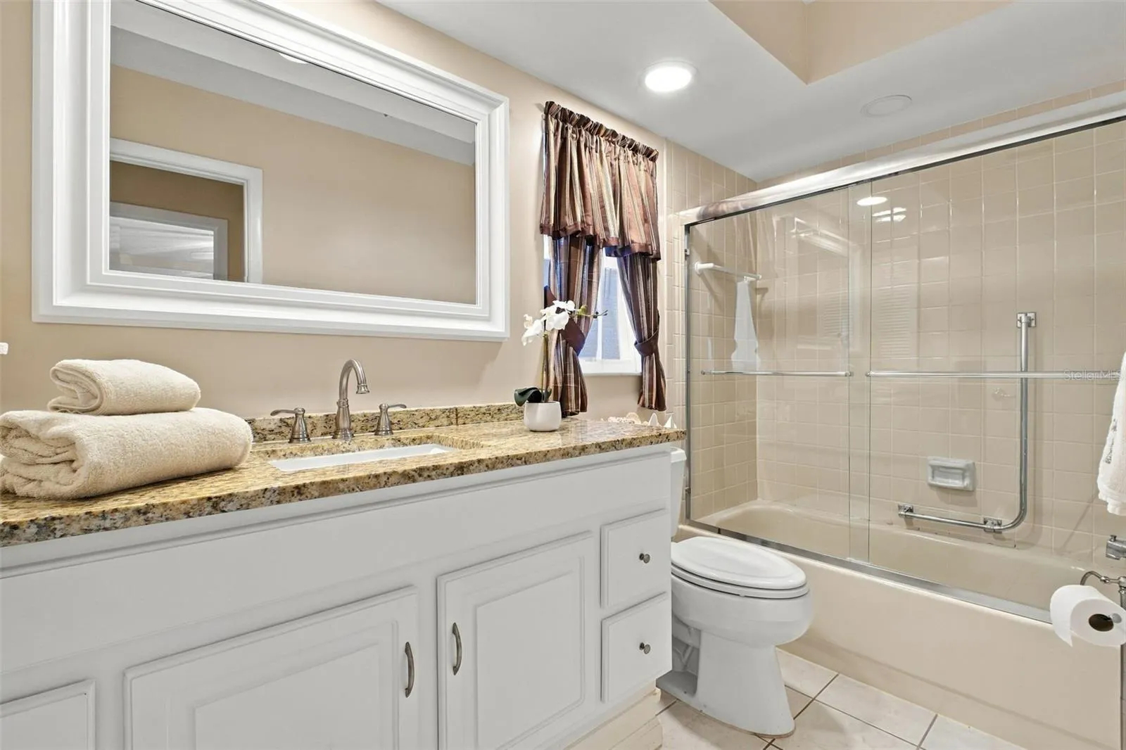 1743 MACDONNELL DR