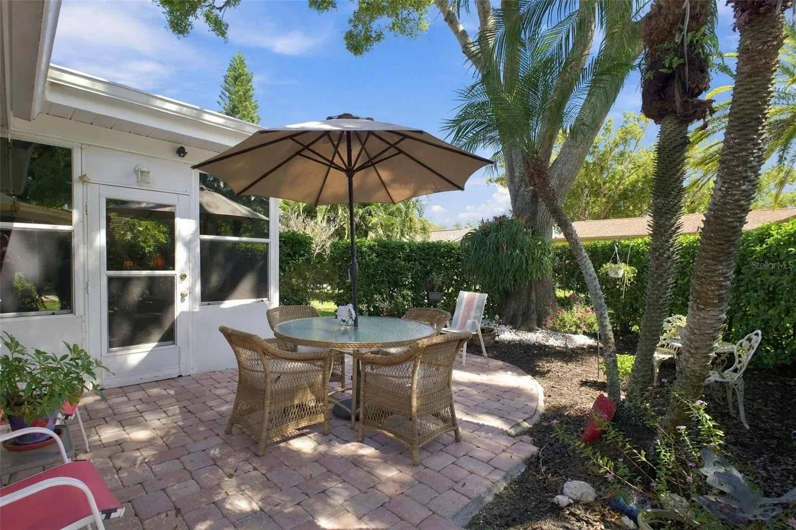 1743 MACDONNELL DR