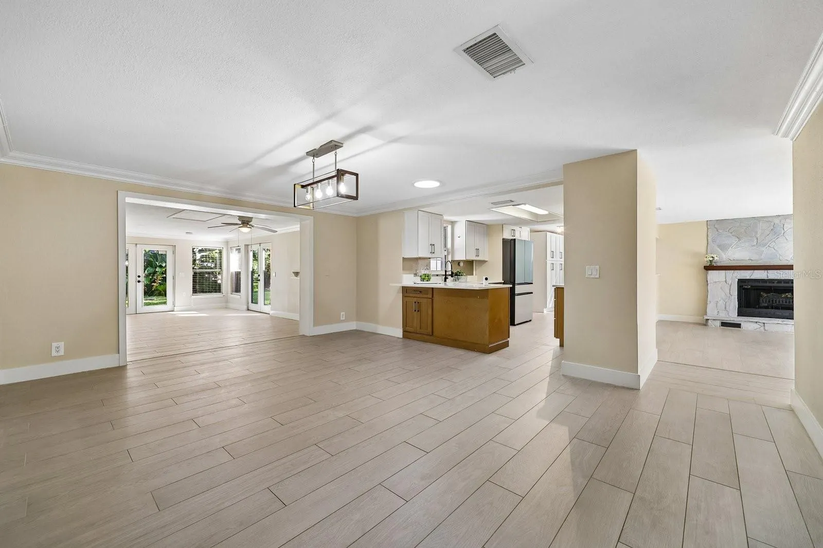 7321 CANAL BLVD