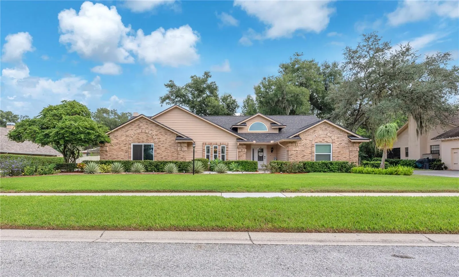 2421 OAK LANDING DR