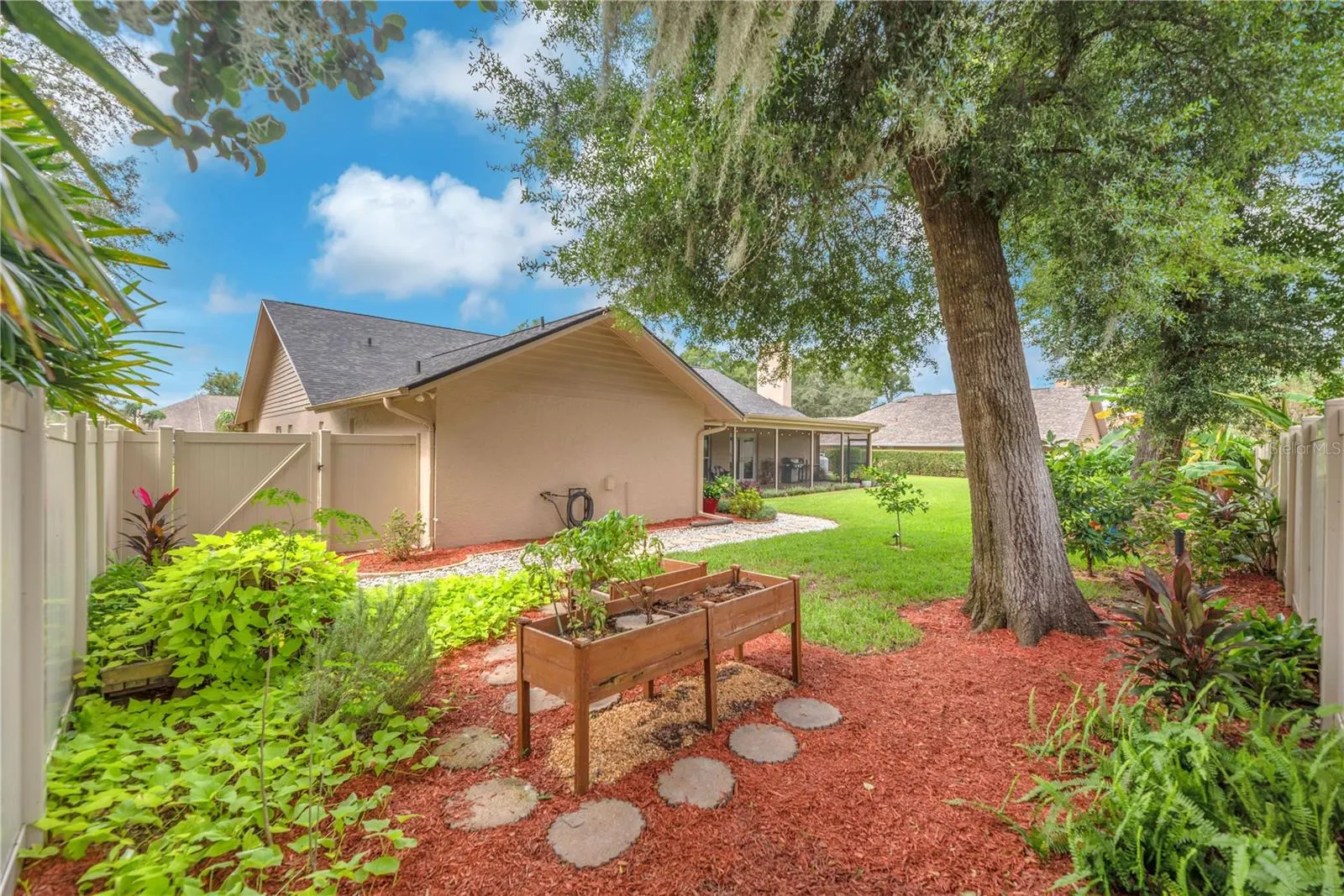2421 OAK LANDING DR