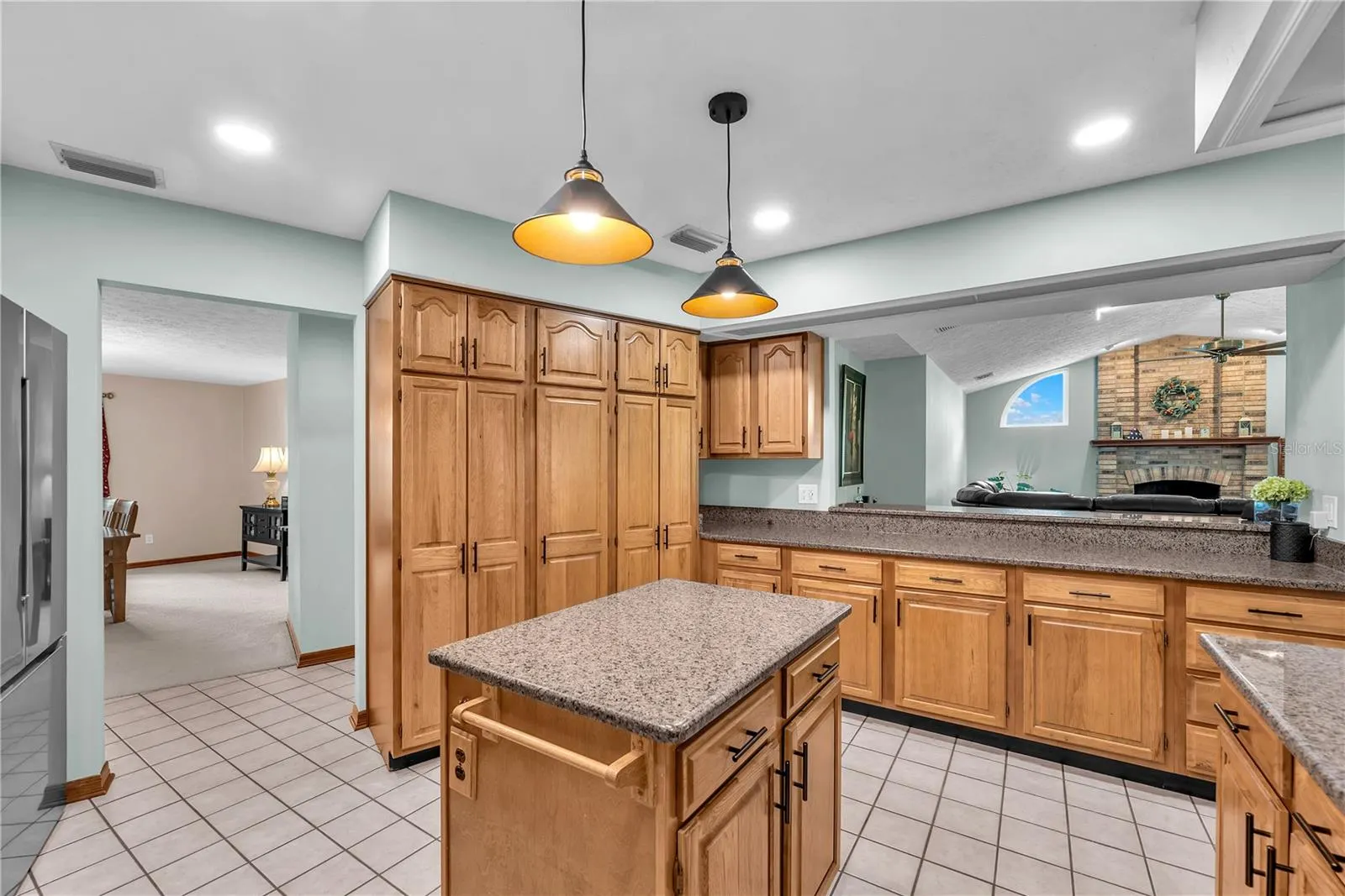 2421 OAK LANDING DR