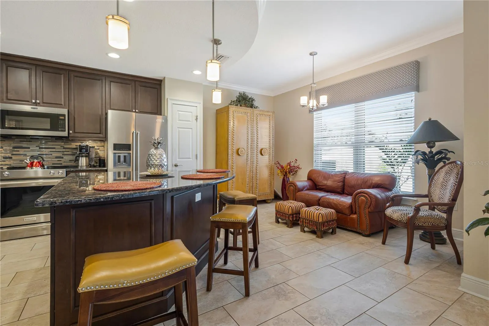 829 DATE PALM LN