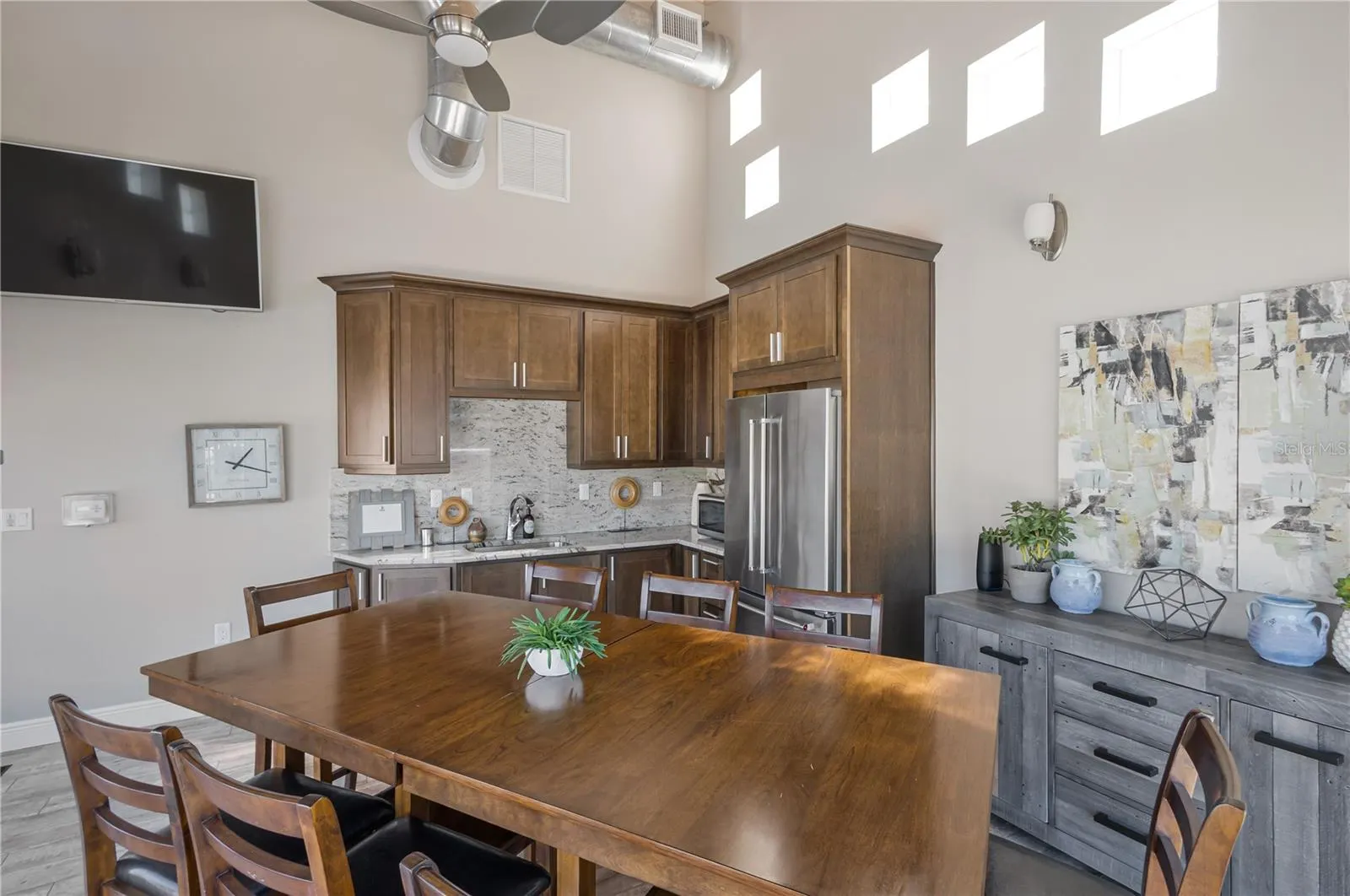 829 DATE PALM LN