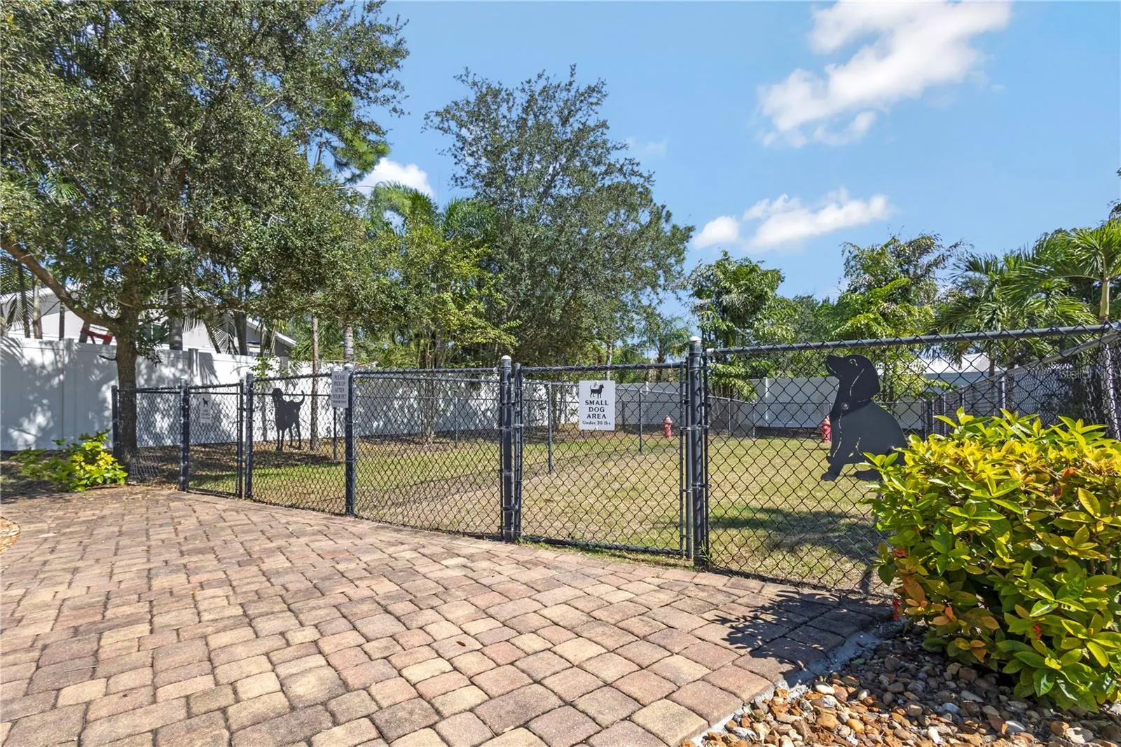 829 DATE PALM LN