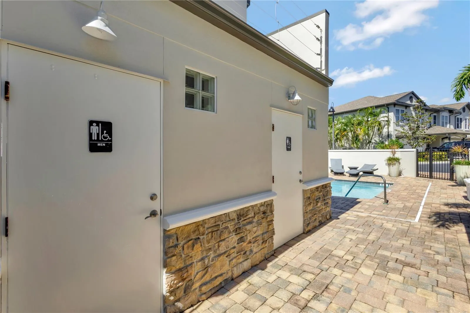 829 DATE PALM LN