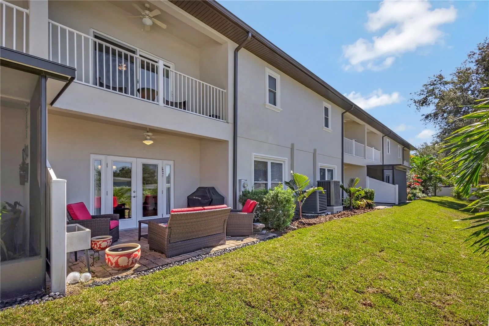 829 DATE PALM LN