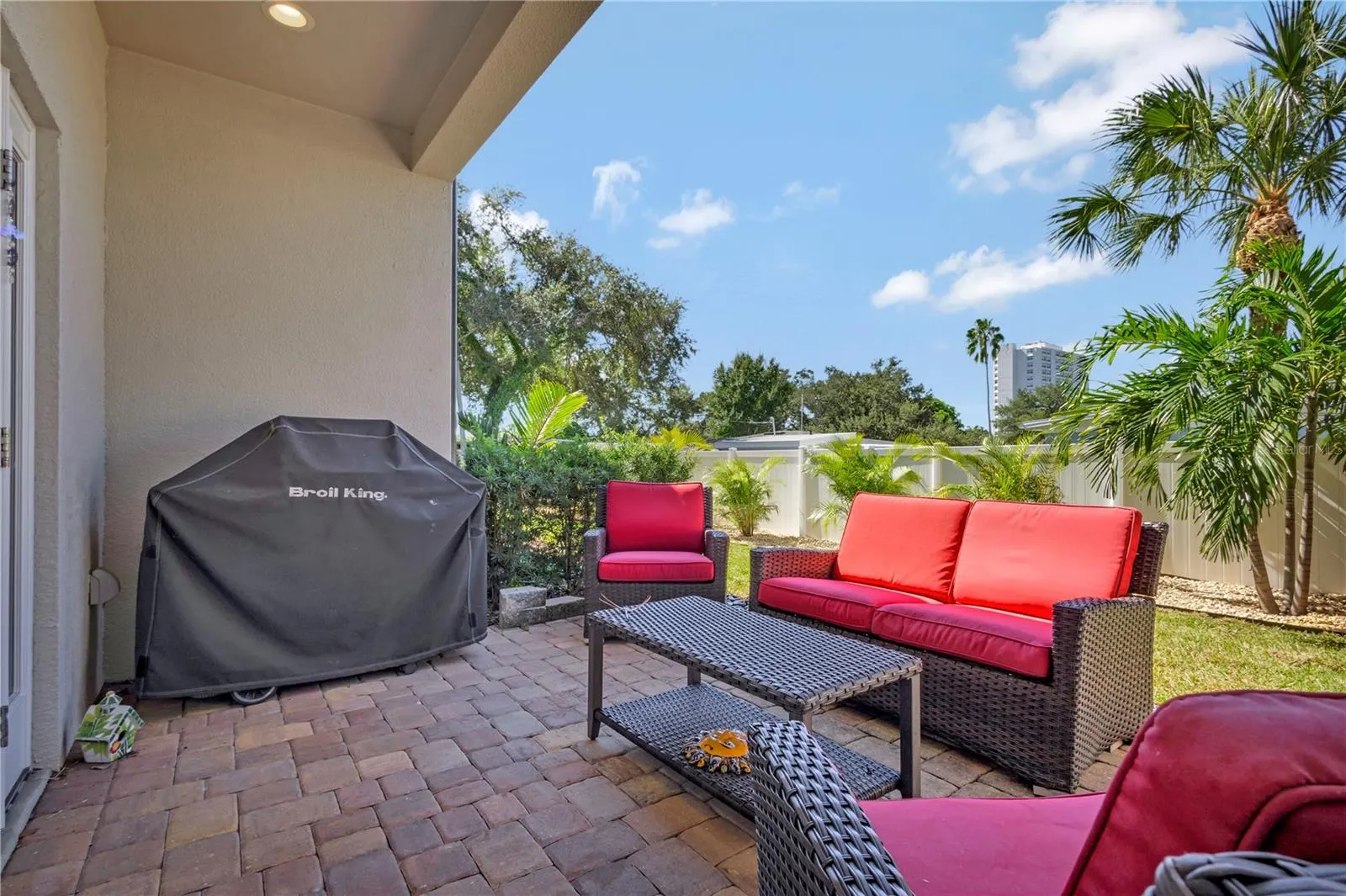 829 DATE PALM LN