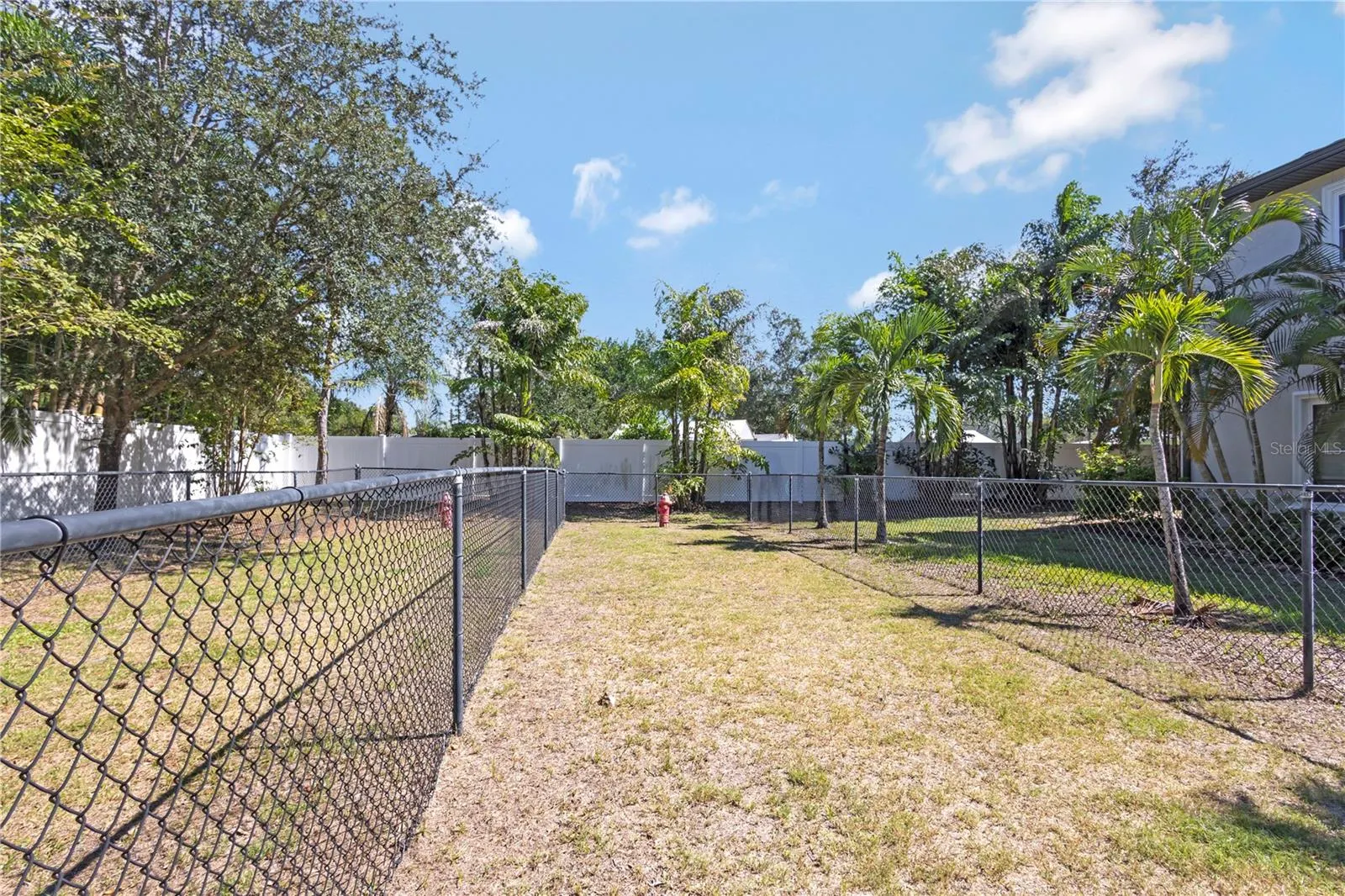 829 DATE PALM LN