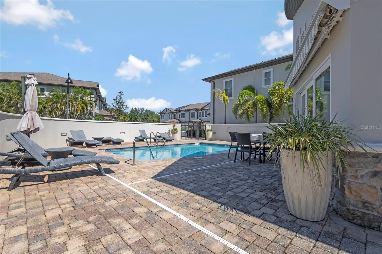 829 DATE PALM LN