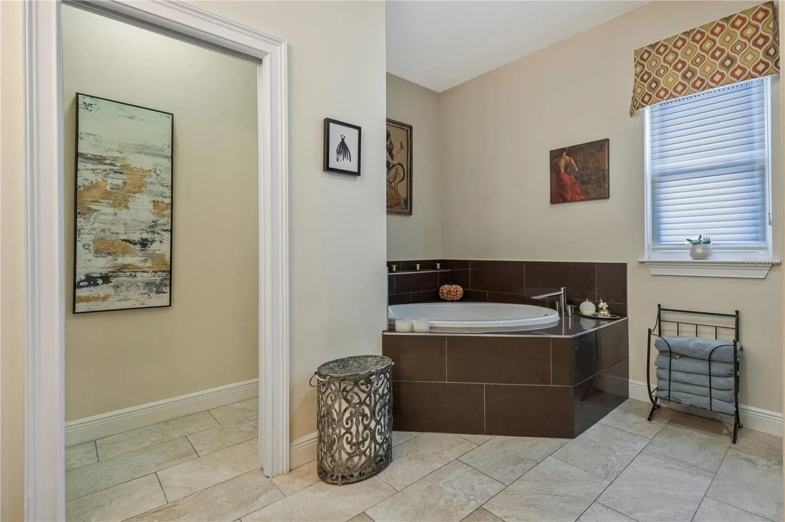 829 DATE PALM LN