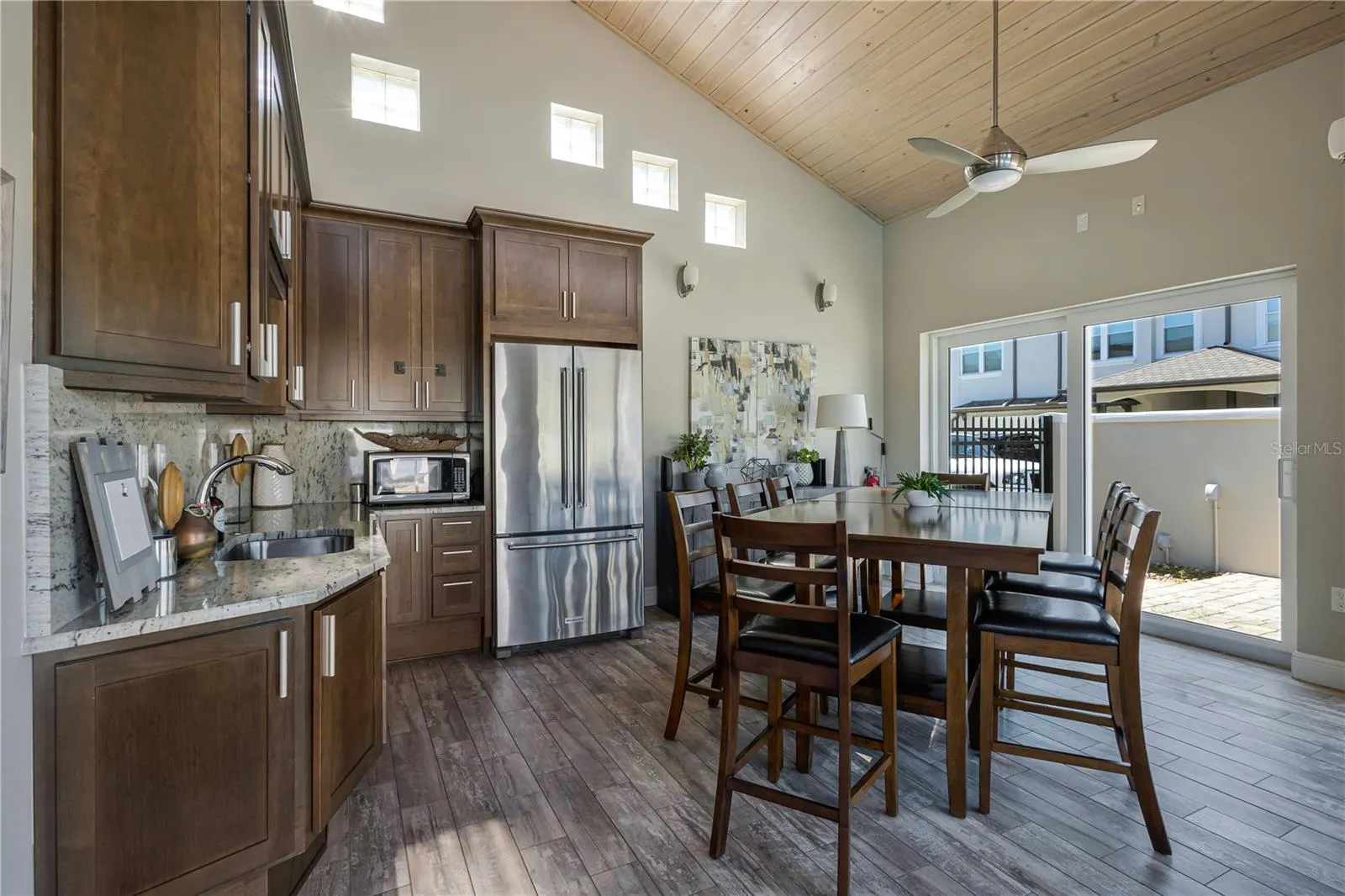 829 DATE PALM LN