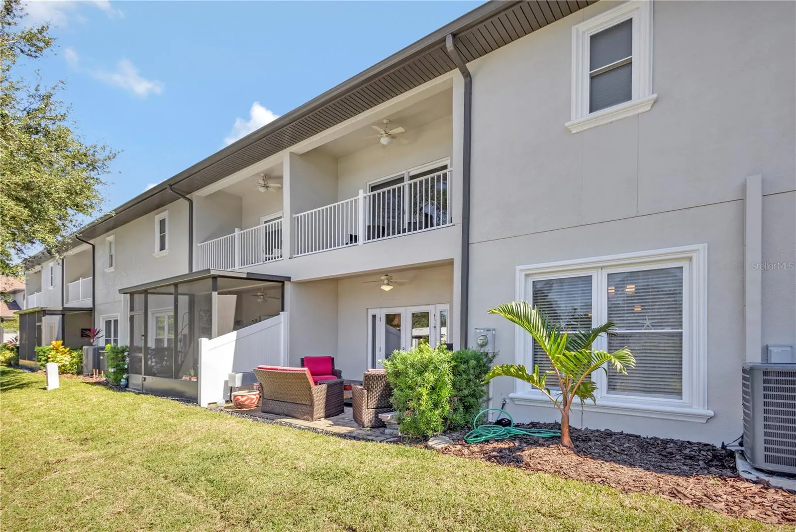 829 DATE PALM LN