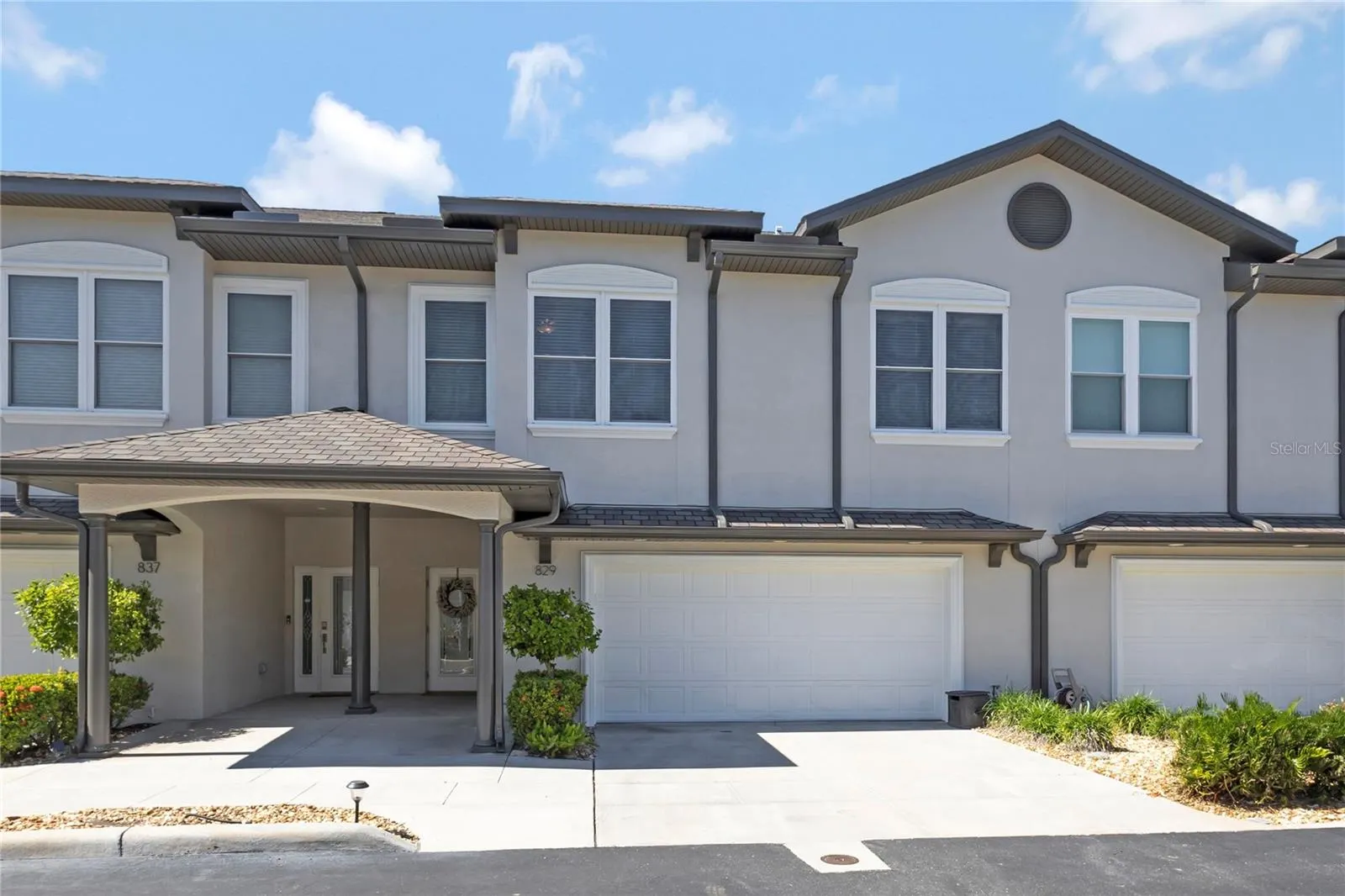 829 DATE PALM LN
