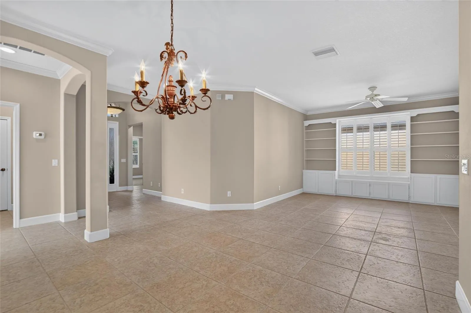 213 SILVER FALLS DR