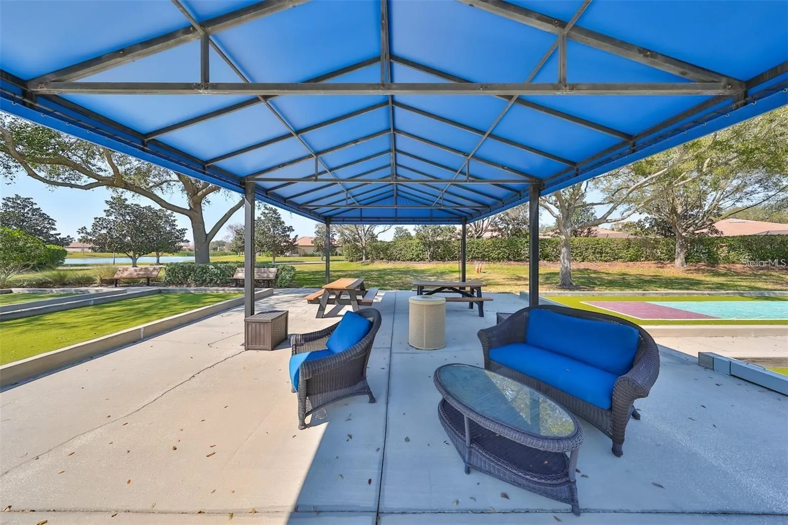 213 SILVER FALLS DR