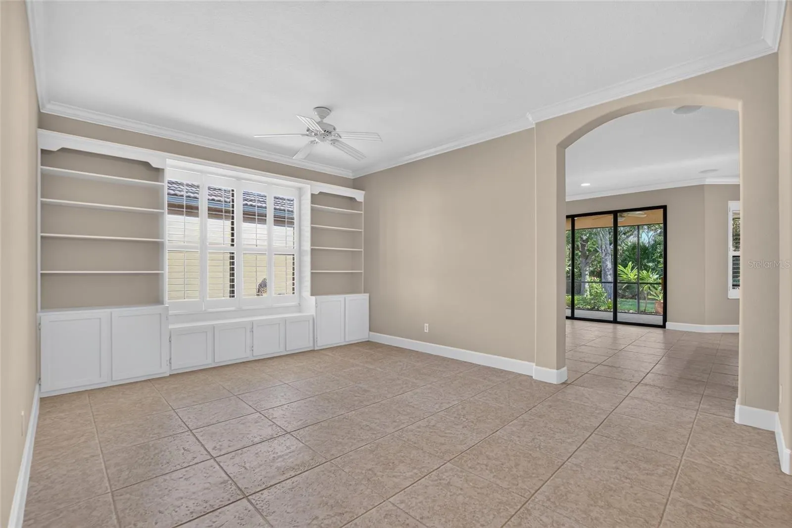 213 SILVER FALLS DR