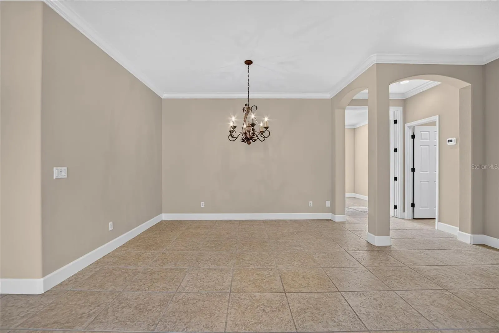 213 SILVER FALLS DR