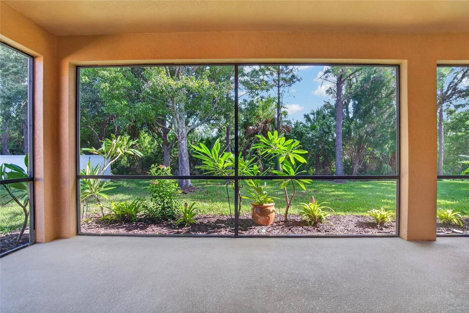 213 SILVER FALLS DR