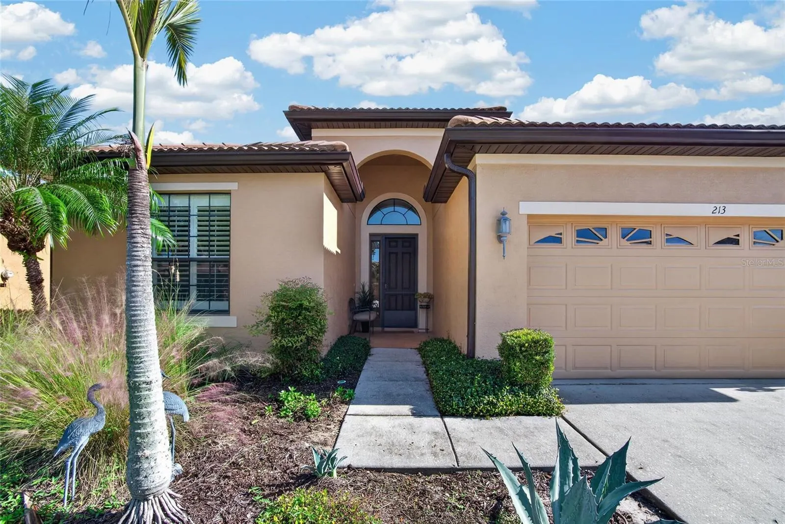 213 SILVER FALLS DR