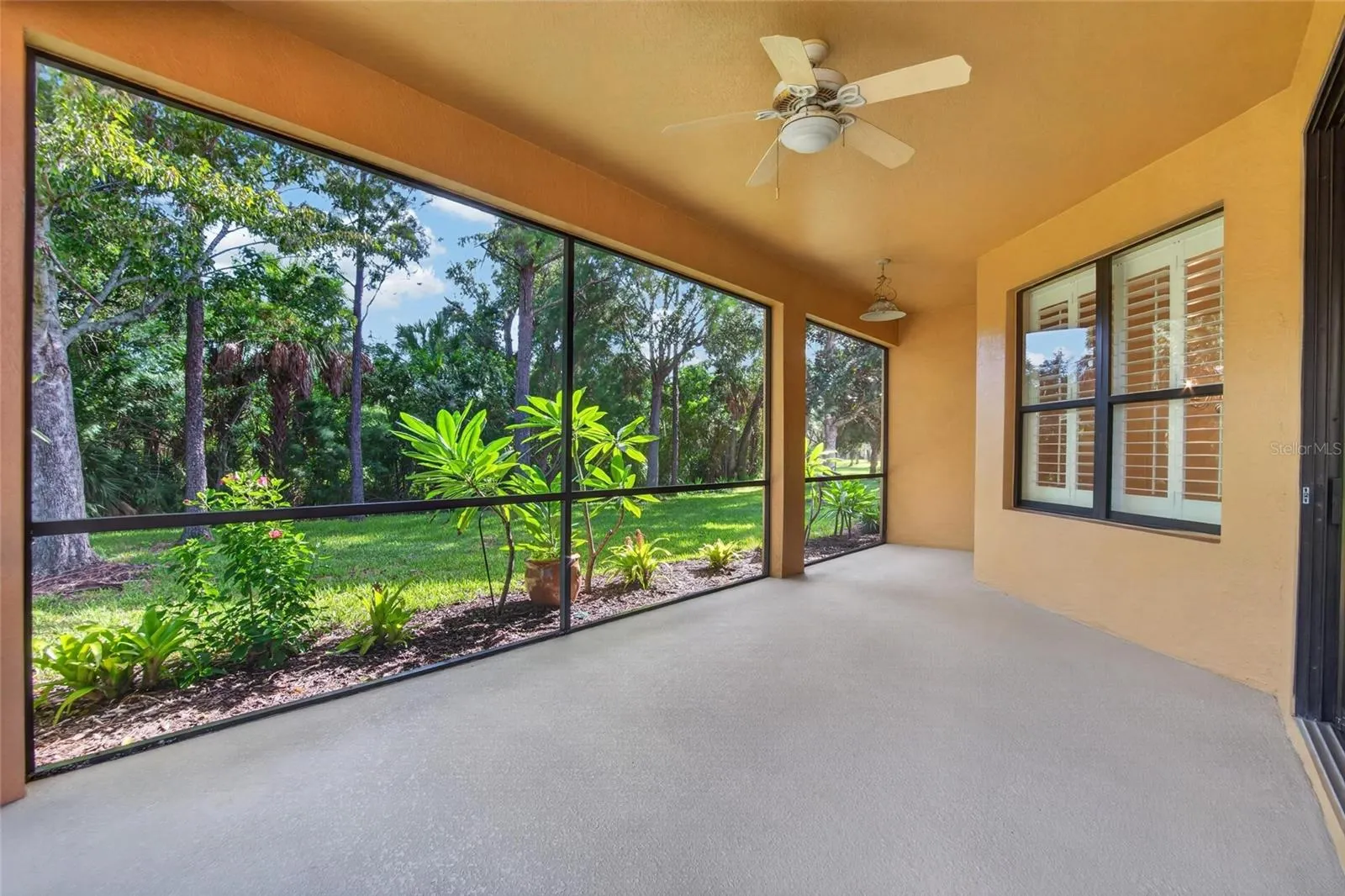 213 SILVER FALLS DR