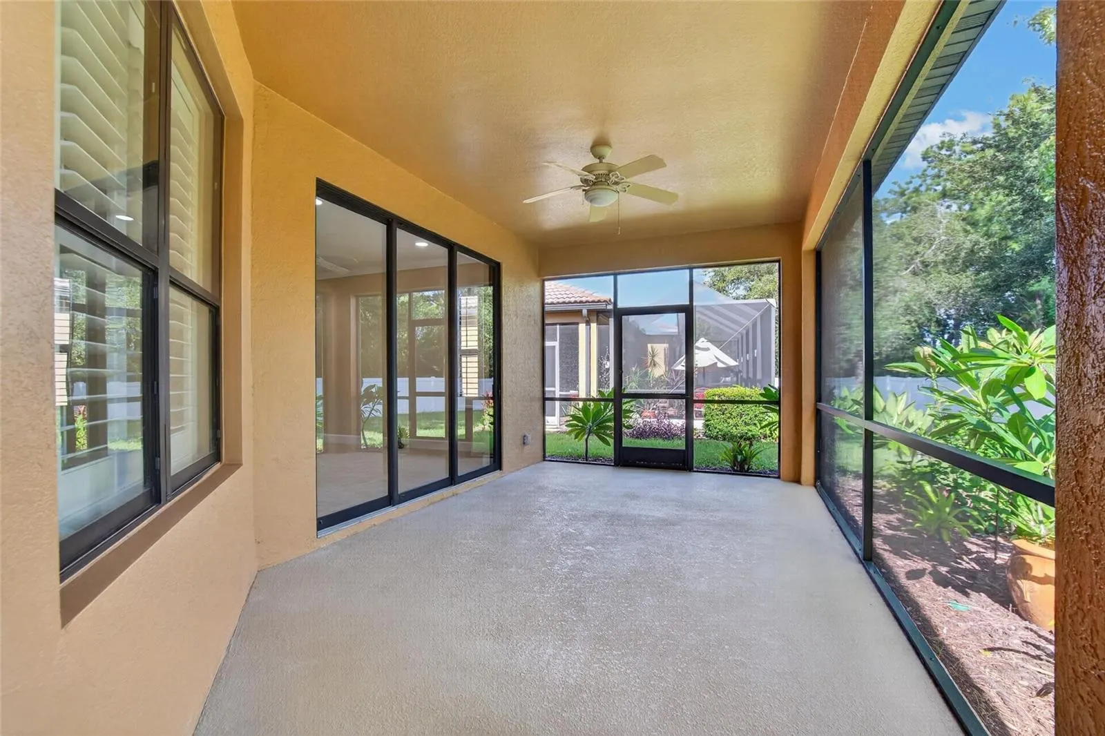 213 SILVER FALLS DR