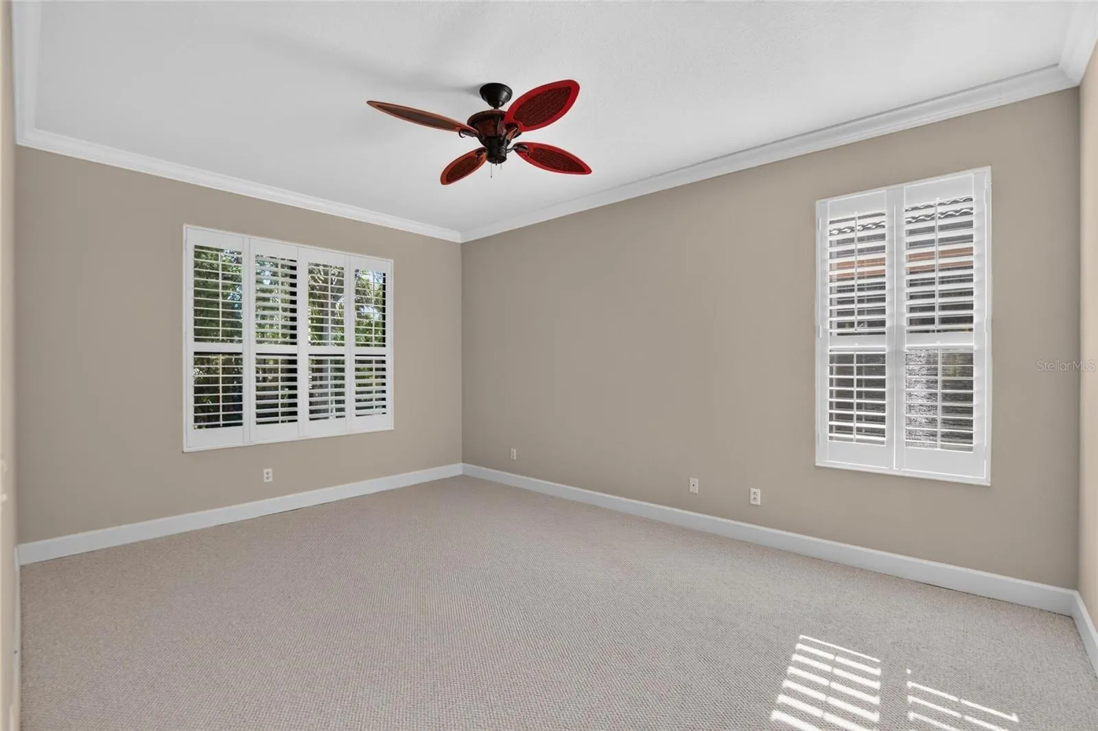 213 SILVER FALLS DR