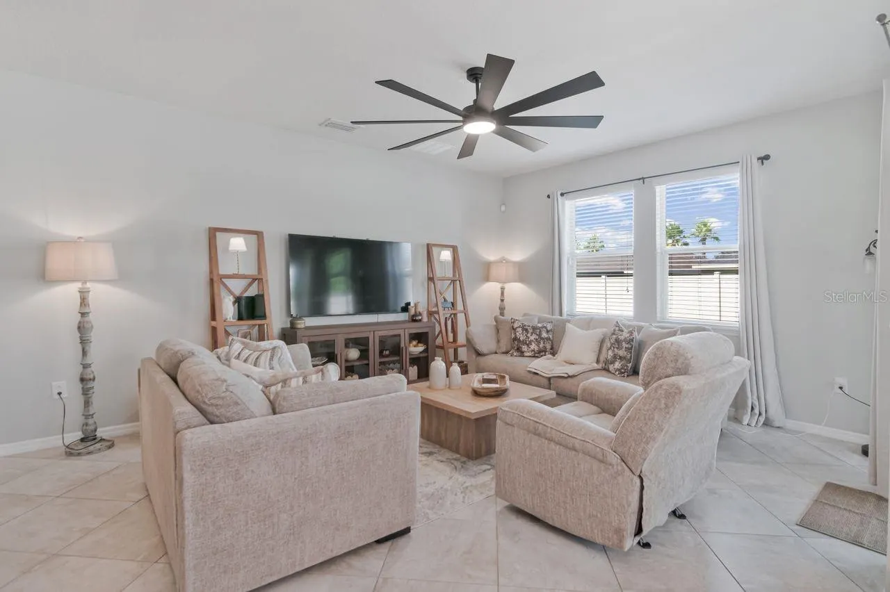 11143 SPRING POINT CIR