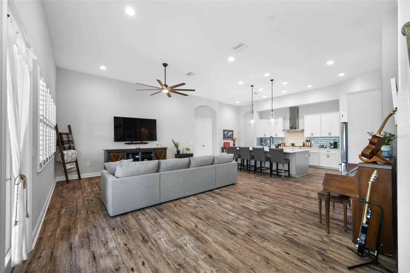 4161 GLADE WOOD LOOP