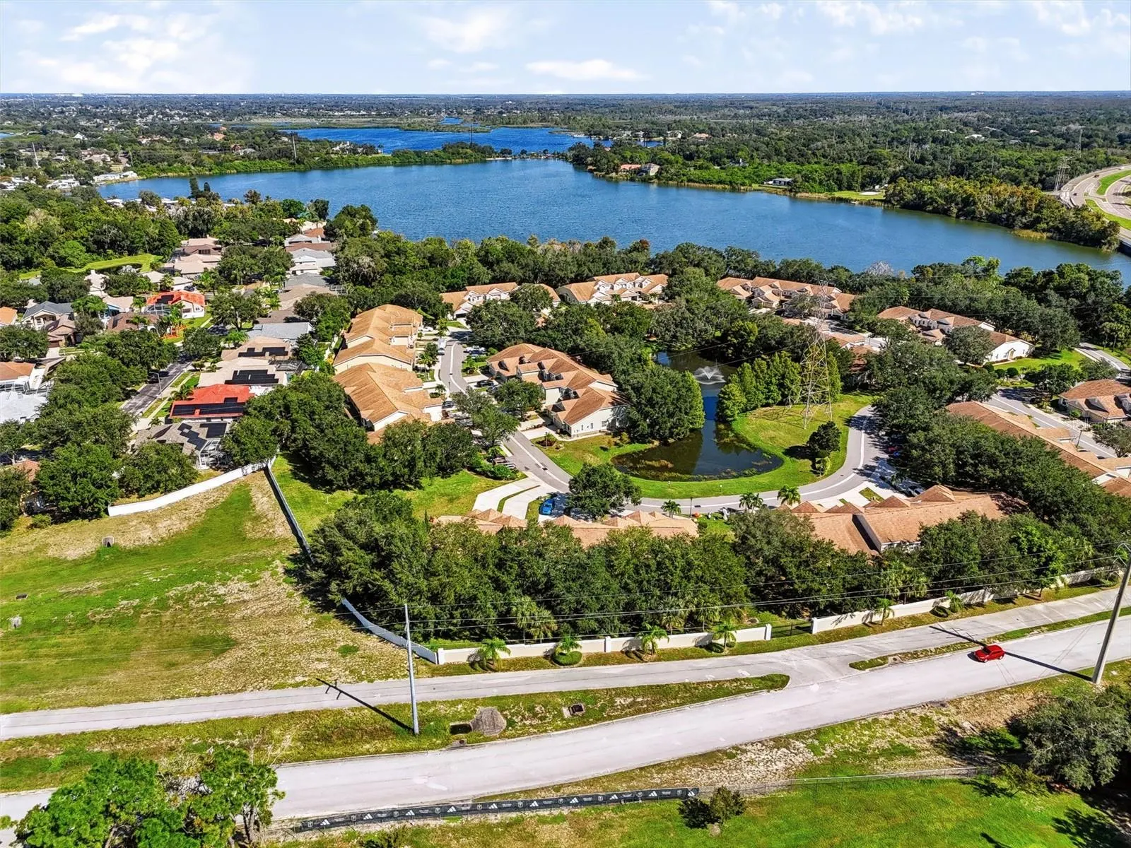 666 SPRING LAKE CIR