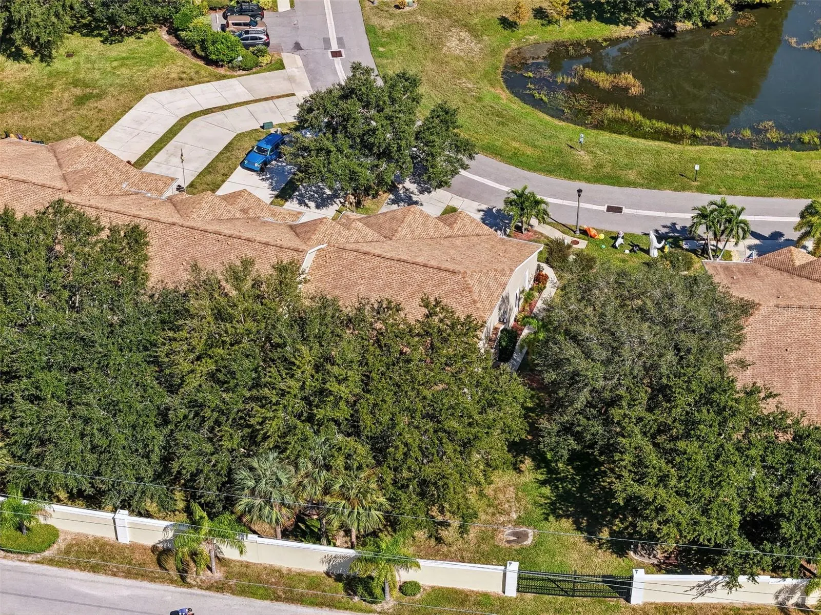 666 SPRING LAKE CIR