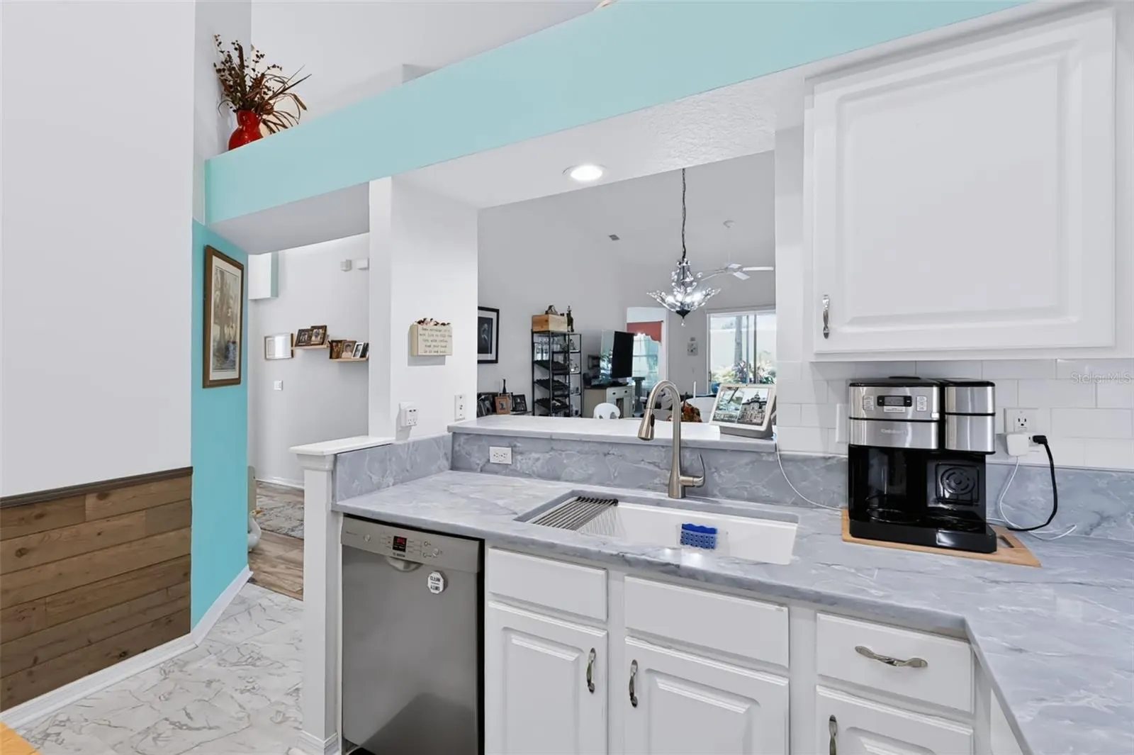 666 SPRING LAKE CIR