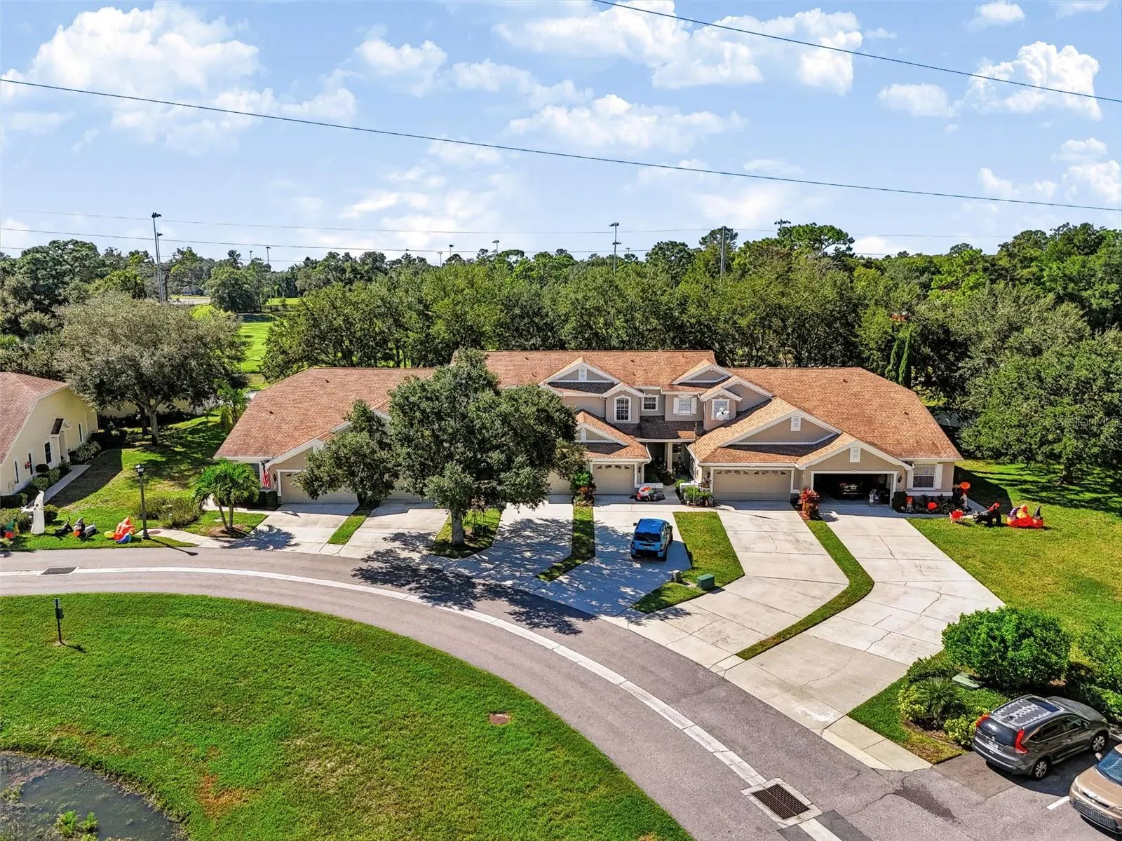 666 SPRING LAKE CIR