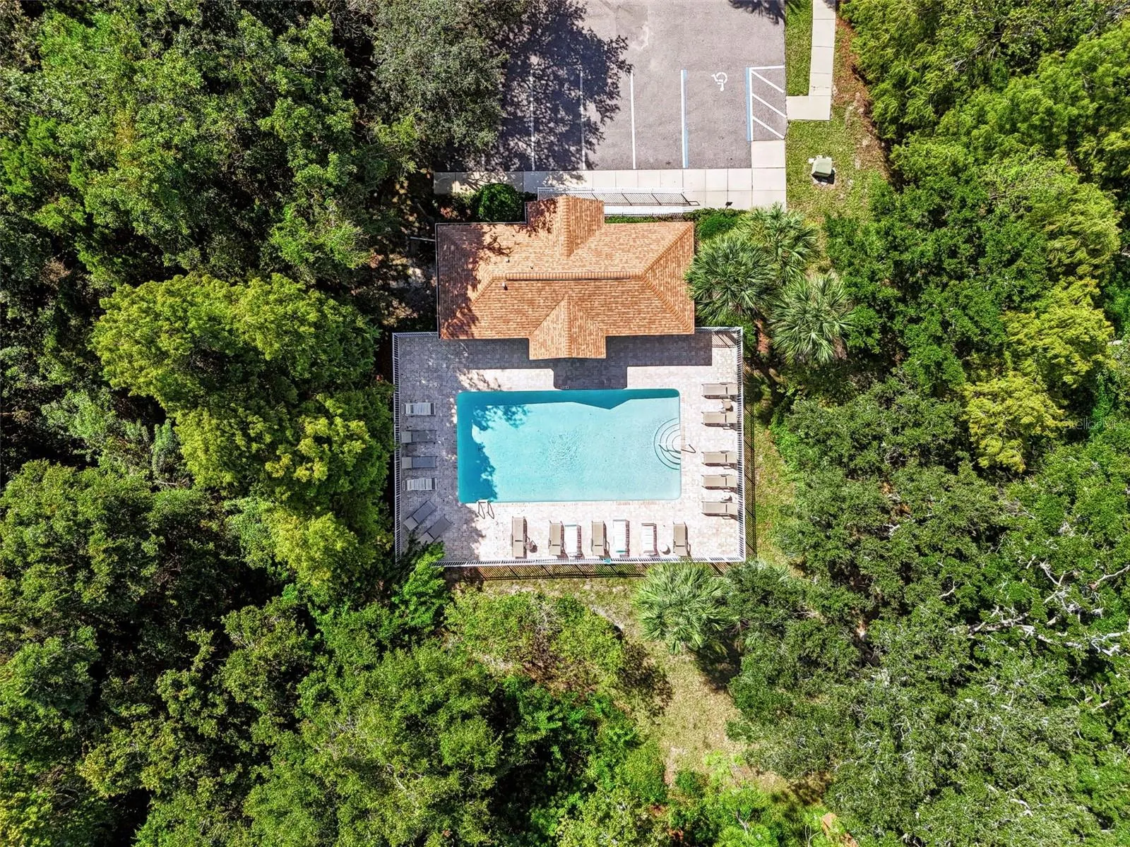 666 SPRING LAKE CIR