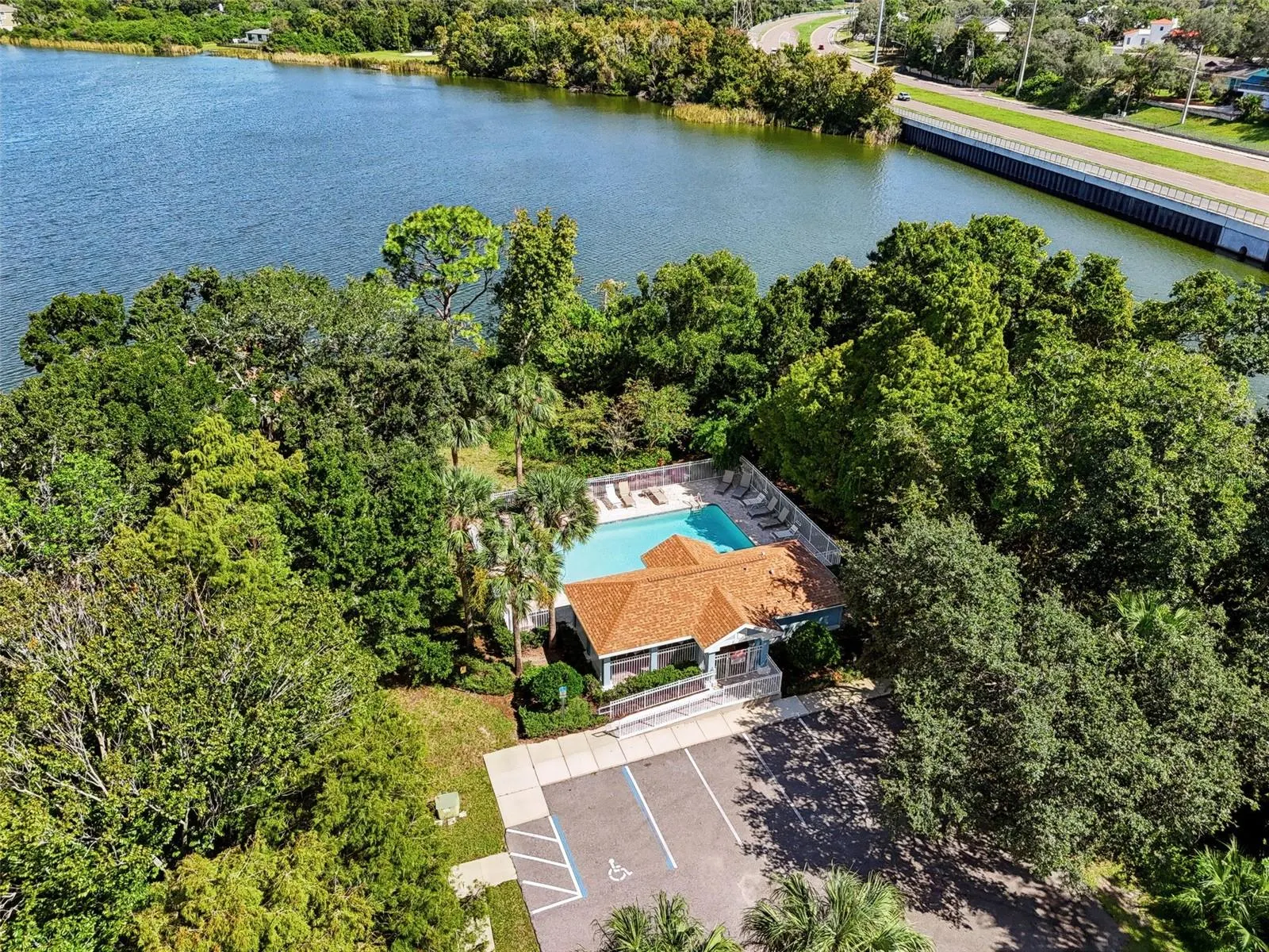 666 SPRING LAKE CIR