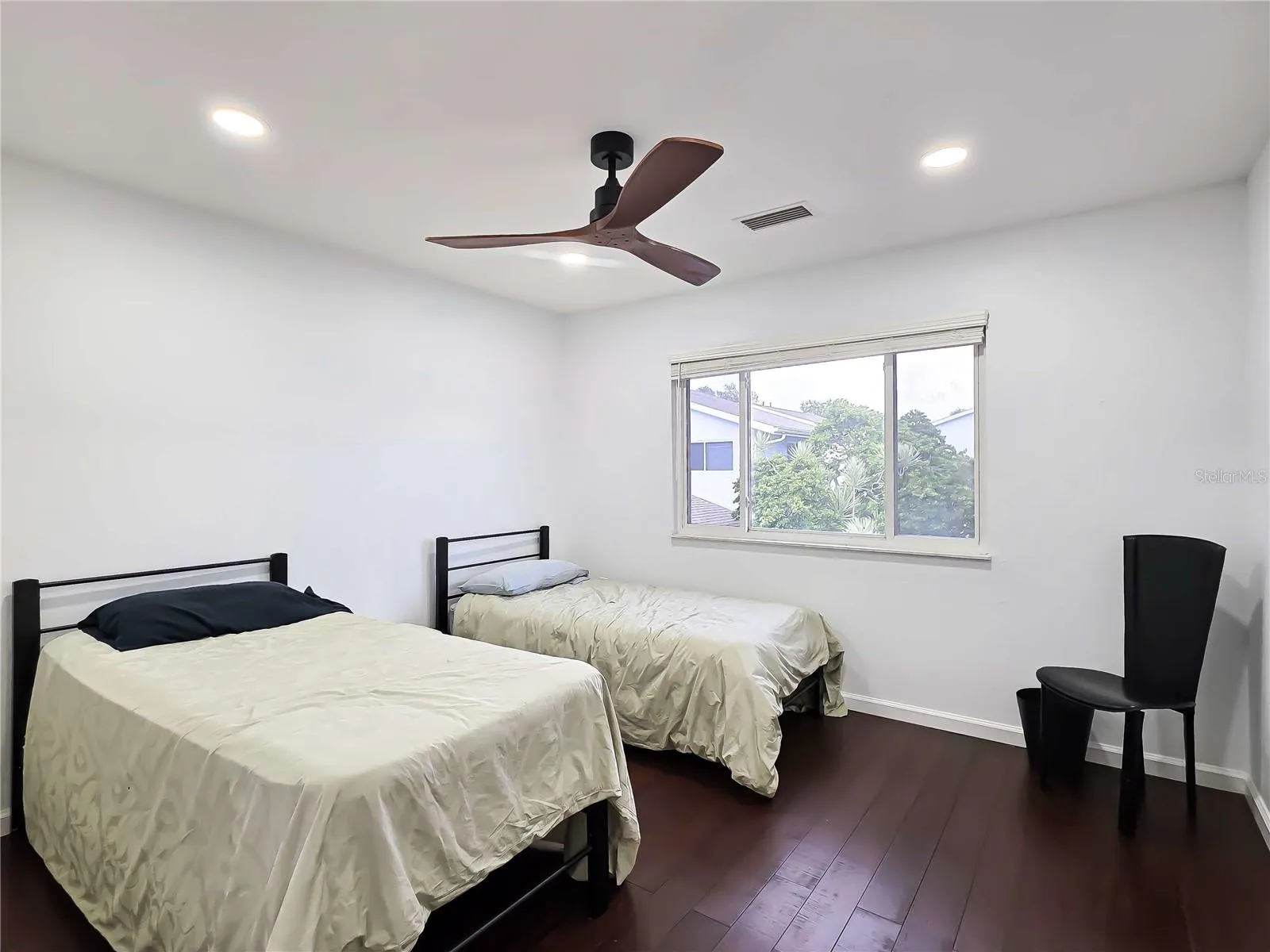 1651 CAPE HOPE AVE NE #2 #2