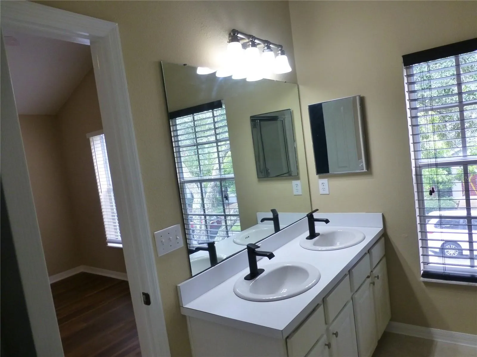 9411 W PARK VILLAGE DR