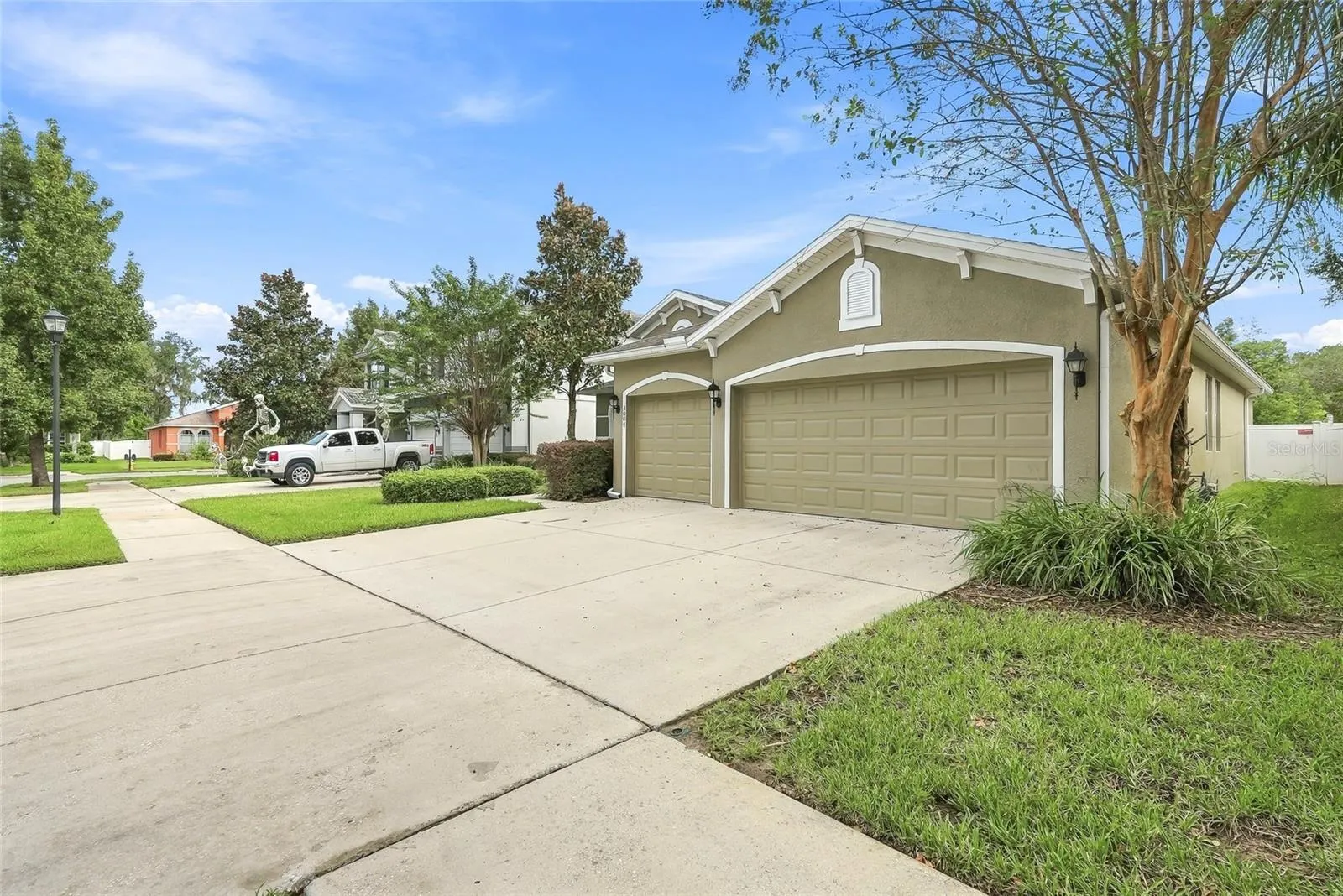 3004 MAPLE SHADE PL