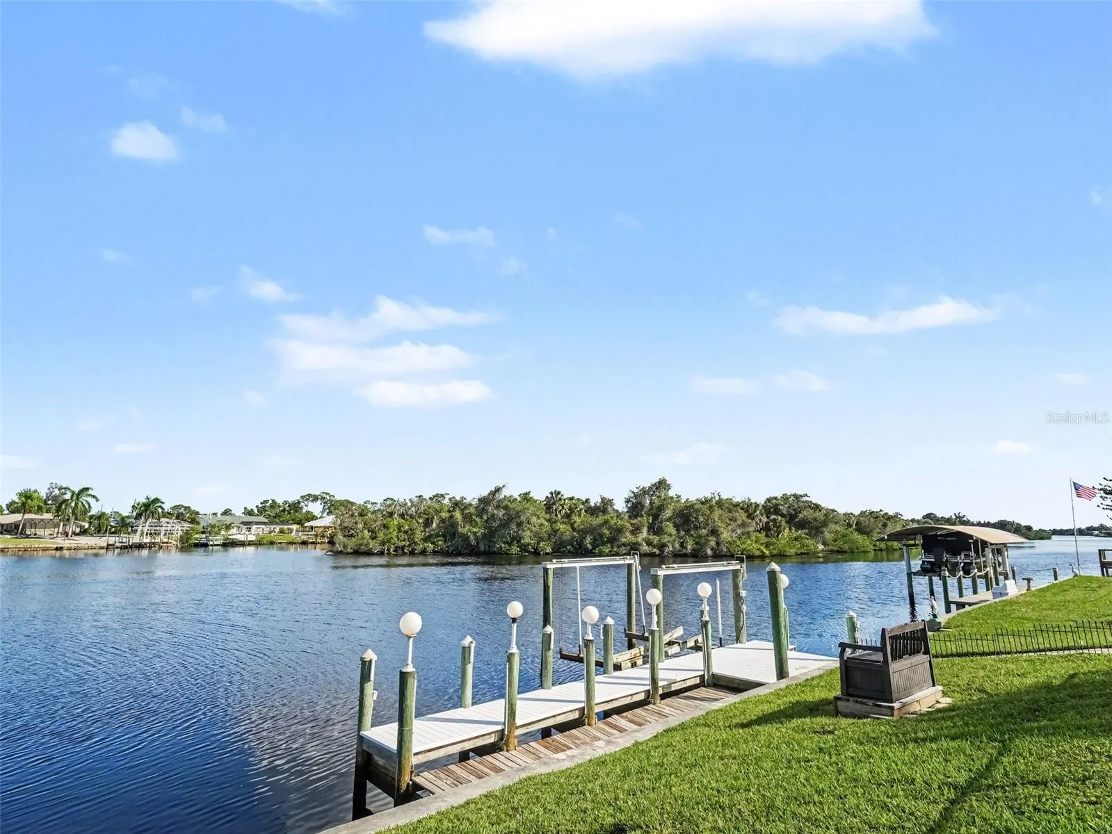 2674 LAKE VIEW BLVD