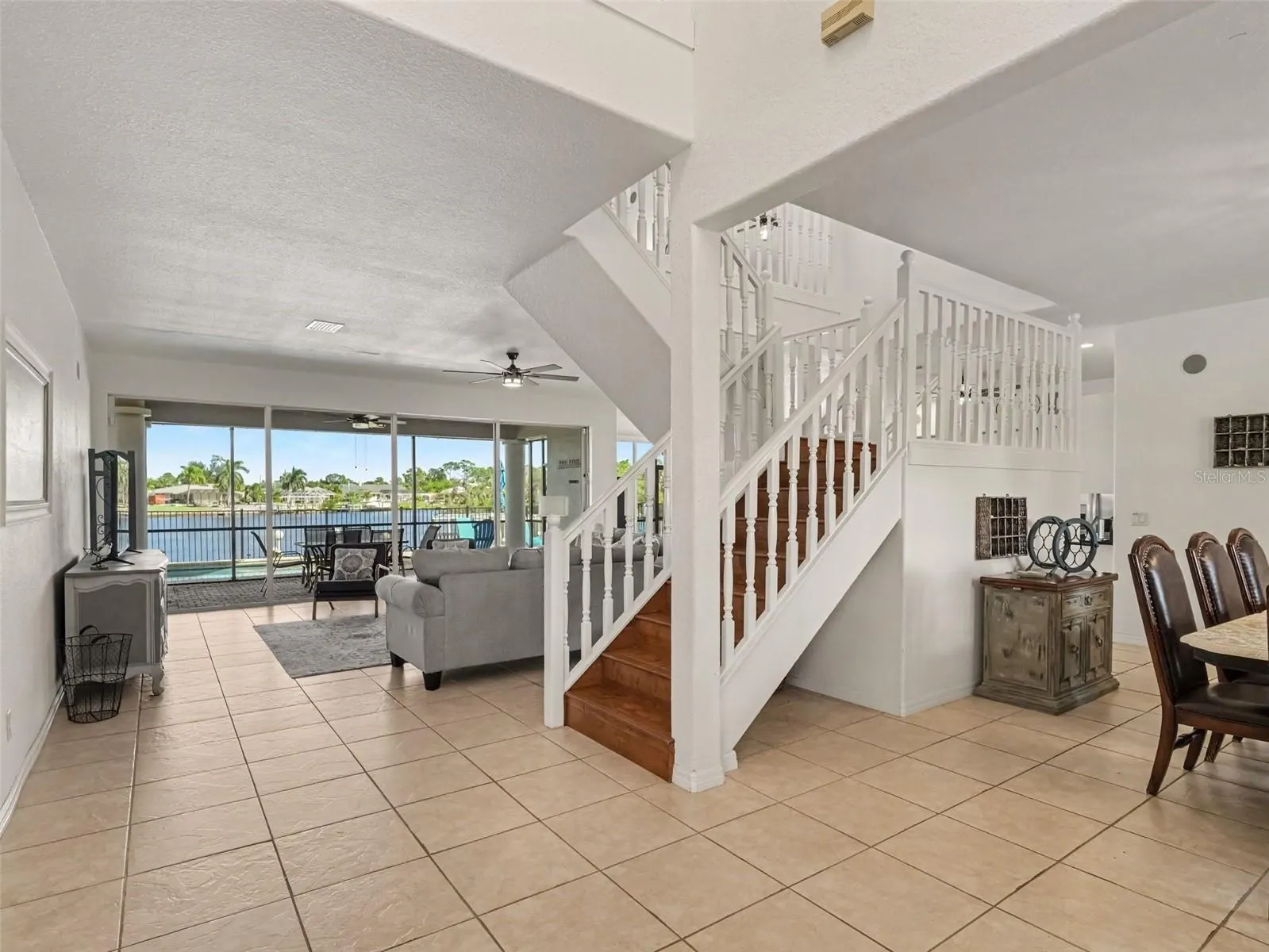 2674 LAKE VIEW BLVD