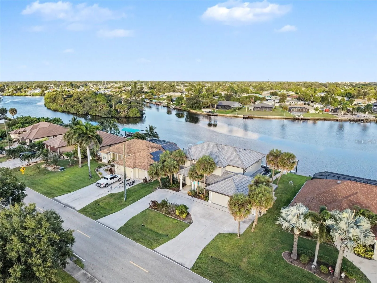 2674 LAKE VIEW BLVD