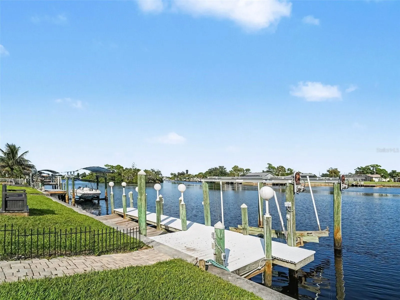 2674 LAKE VIEW BLVD
